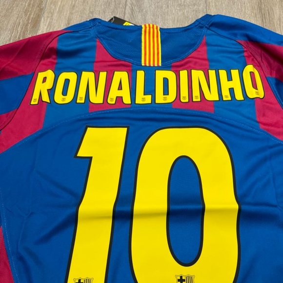 Jersey Soccer Version Retro Team Barcelona Ronaldinho#10 Long Sleeve - Picture 3 of 8